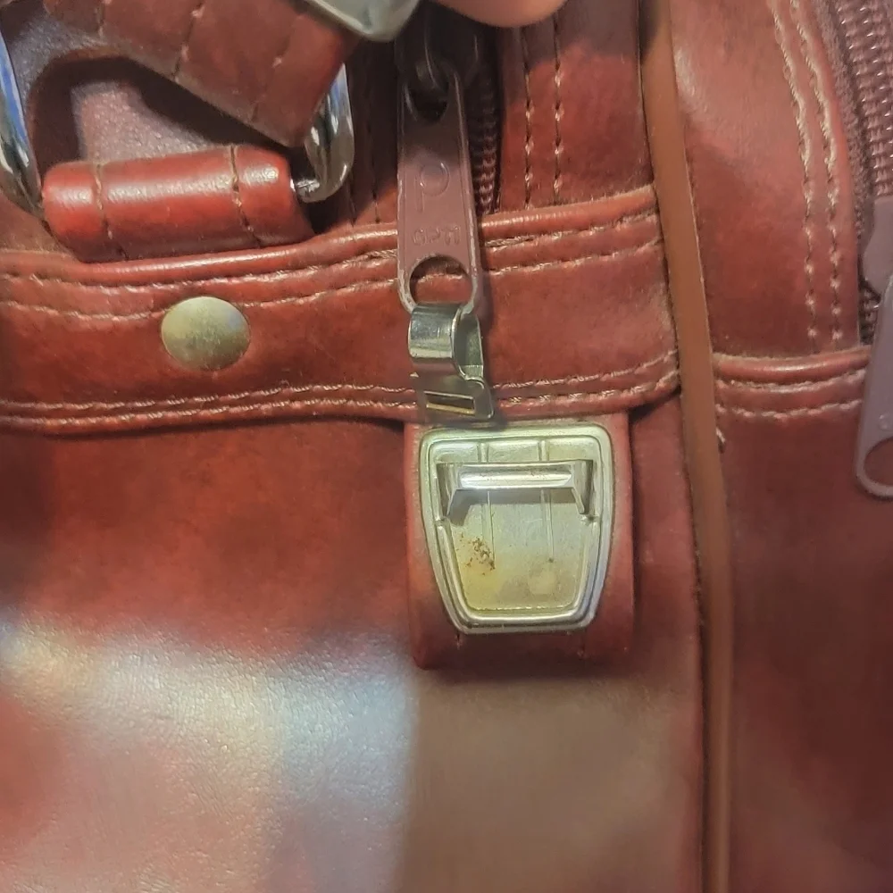 American Tourister Vintage 80's Carry On Burgandy‎ Bag